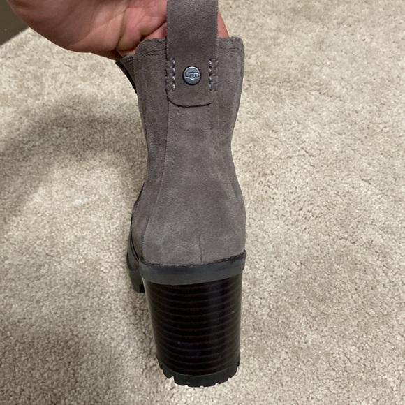UGG NEW Waterproof hazel Chelsea suede heeled ankle booties basically brand new - Picture 13 of 16